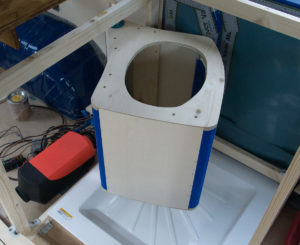 Selbstgebaute Schwenkbare Trockentrenntoilette
