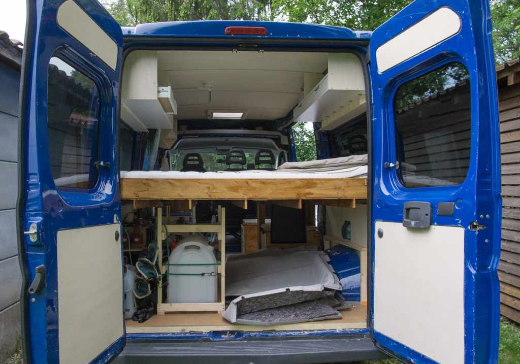 Stauraum unter dem Bett