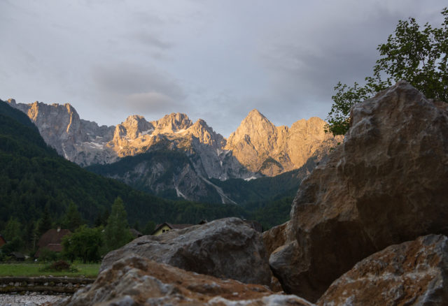 Bergkette im Morgenlicht